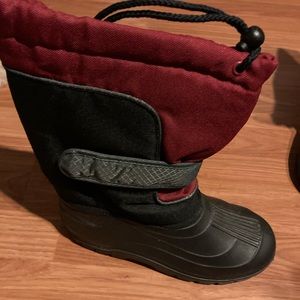 New, clean and nice never used snow boots , not needed In Florida